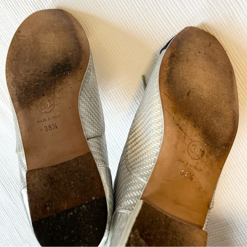 Pre owned Chanel Oxford Loafers Metallic Silver w/Black Toe Size 38 1/2 - Picture 9 of 12